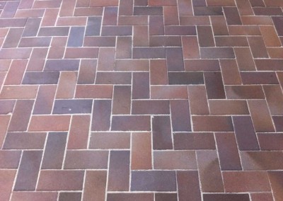 Heringbone pattern paving